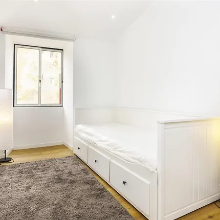 Central Lisbon Studio Апартаменти